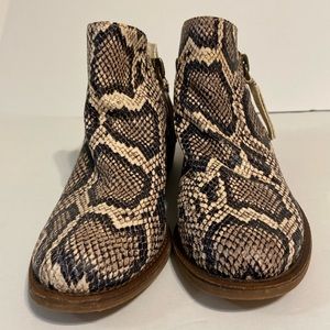 Gianni Bonin ankle snakeskin print ankle boots.